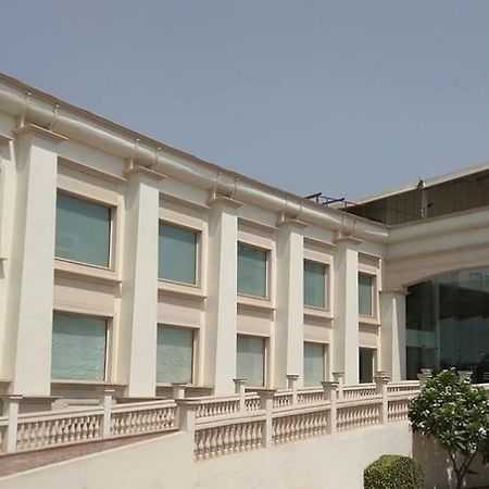 乌德曼度假酒店-蕨与花 新德里 外观 照片